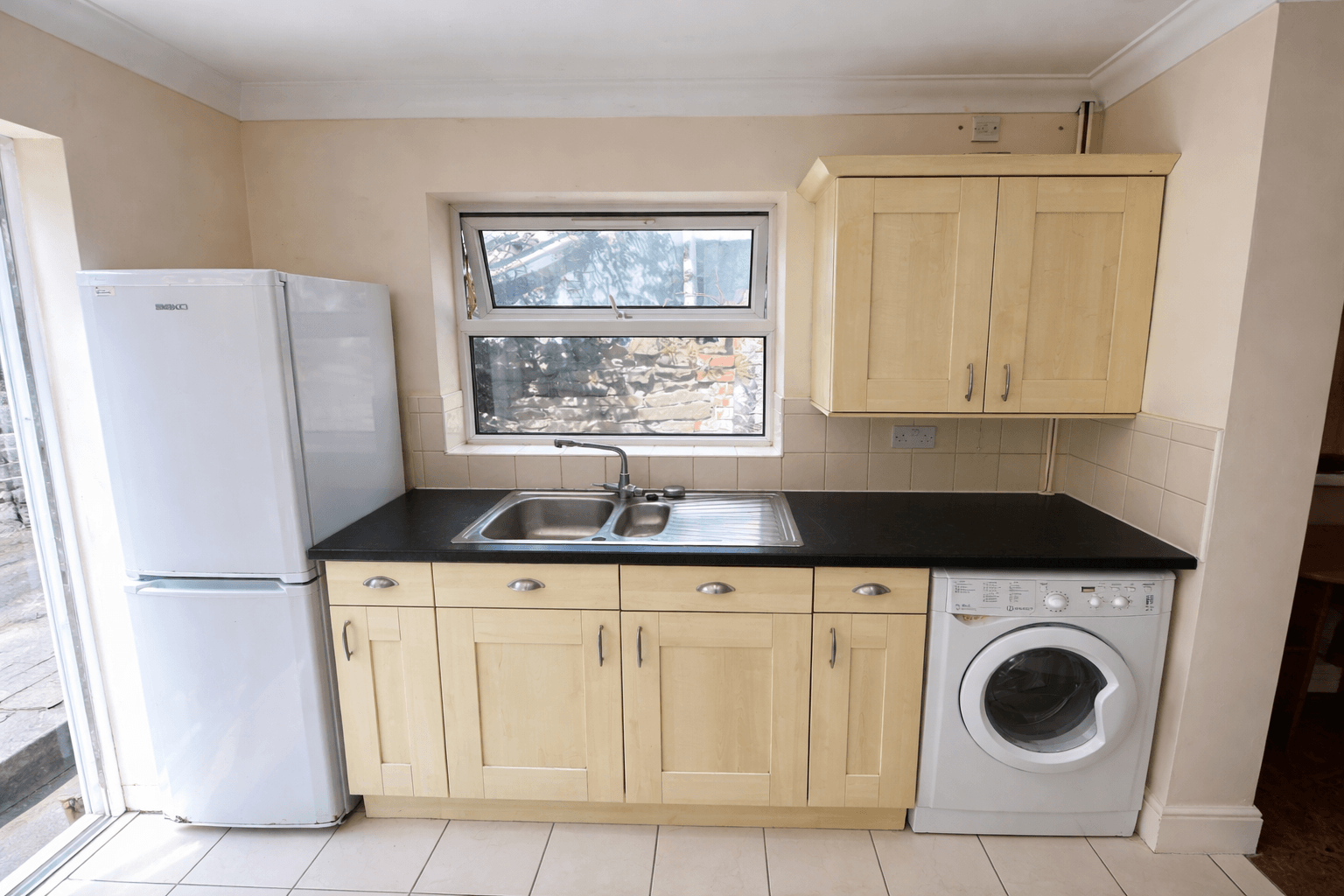 7 bed property in Mackintosh Place, Cardiff